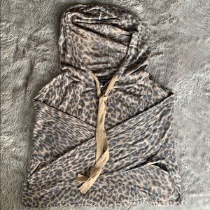 Cropped Cheetah Print Ultra-Light Hoodie
